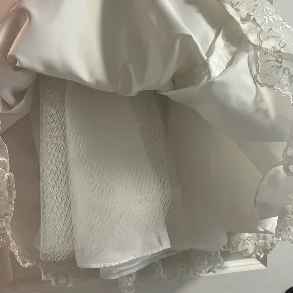 Elegant White Girl’s First Communion Dress - Picture 5 of 8